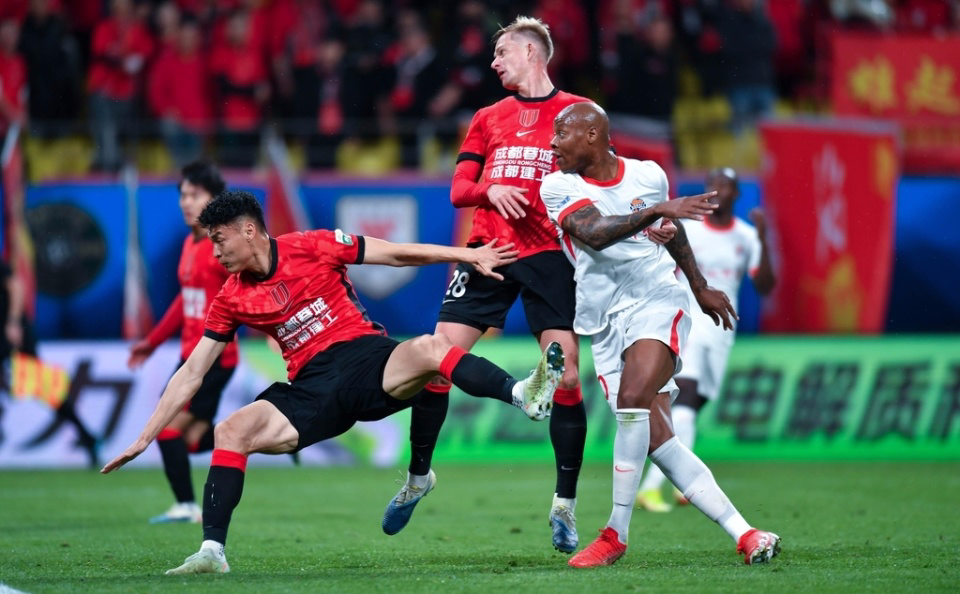 世界杯赛事直播地址-中超形势：蓉城2分优势领跑 2强积分归零+4队2连败 下轮2场焦点战