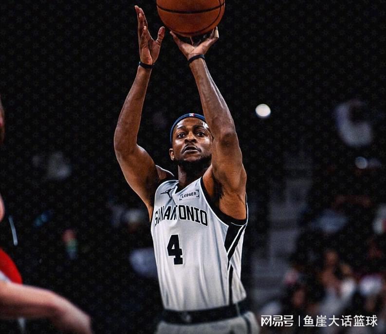 世界杯官方直播平台-完胜！福克斯25+7榜眼高开低走，阿夫迪亚29分6失误，新秀大爆发